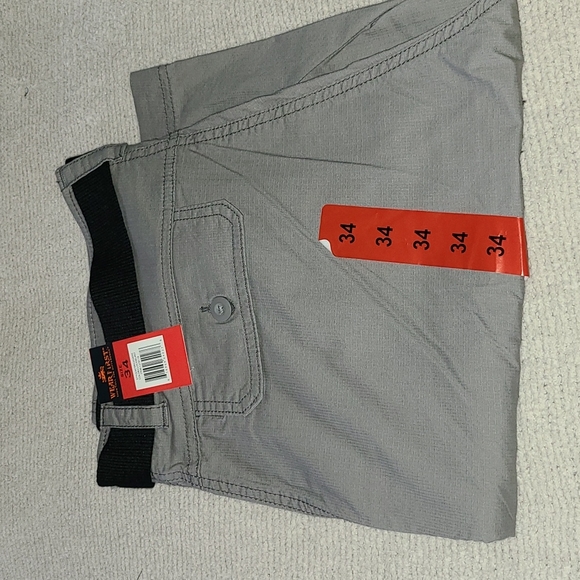 Wear First Other - NWT Wear First men's cargo light grey shorts